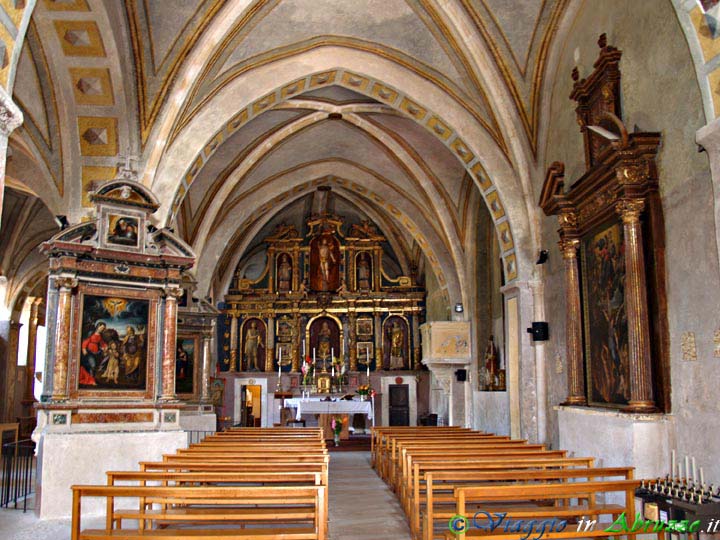 09_P7047794+.jpg - 09_P7047794+  La stupenda chiesa medievale di S. Giovanni Battista.